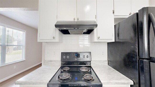 Building Photo - 806 Oran Cir