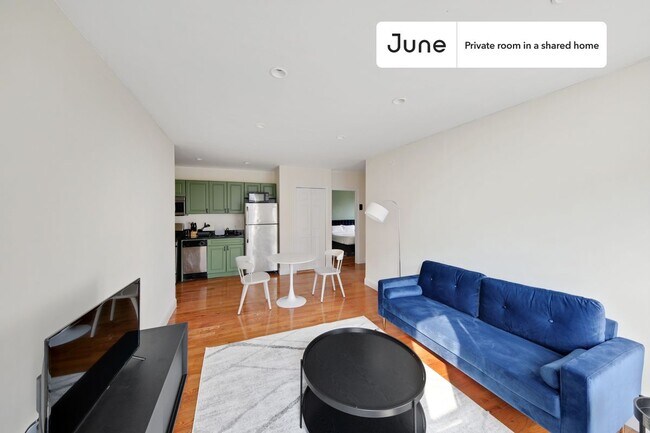 Building Photo - Private bedroom in 4 bed/2 bath Home