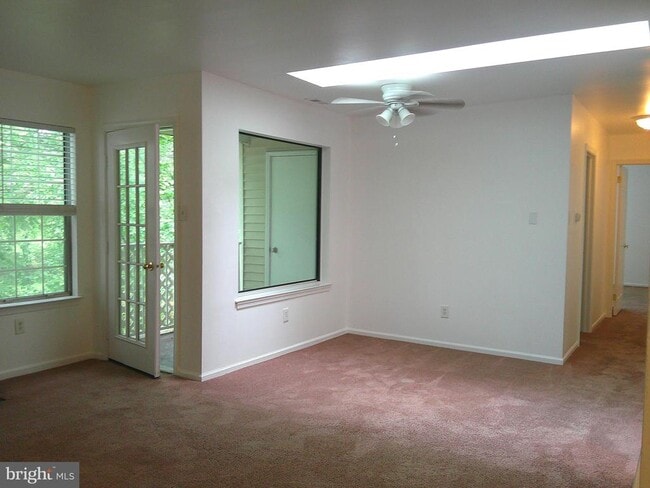 Building Photo - 308 Diamond Dr