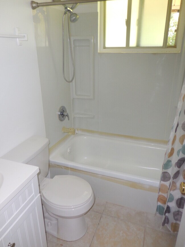 Building Photo - Fantastic Three Bedroom/Updated One Bath I...