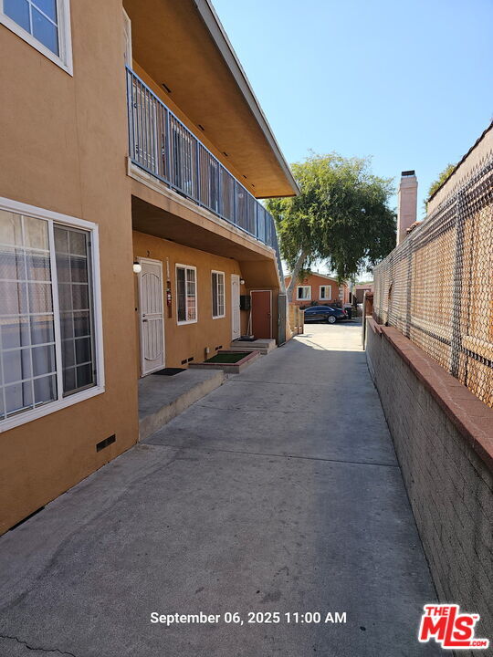 Building Photo - 1639 W 84th Pl