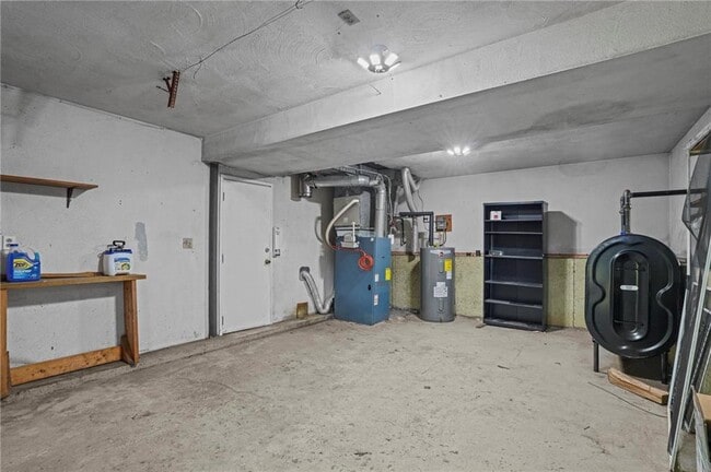 Building Photo - 125 Lewis Farm Rd