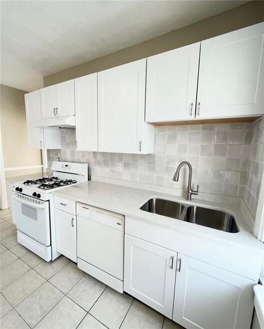 Building Photo - 100 Vandewater St