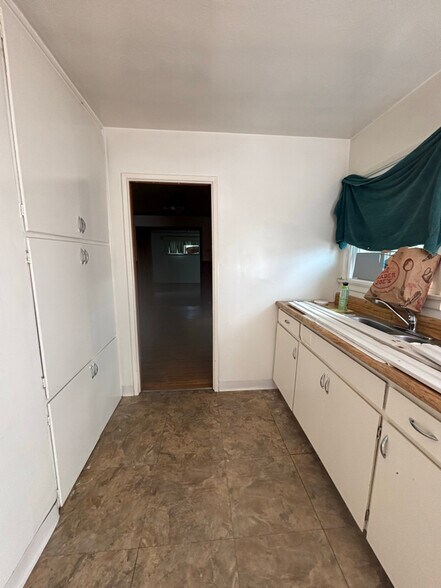 Building Photo - 626 Civic Center Dr