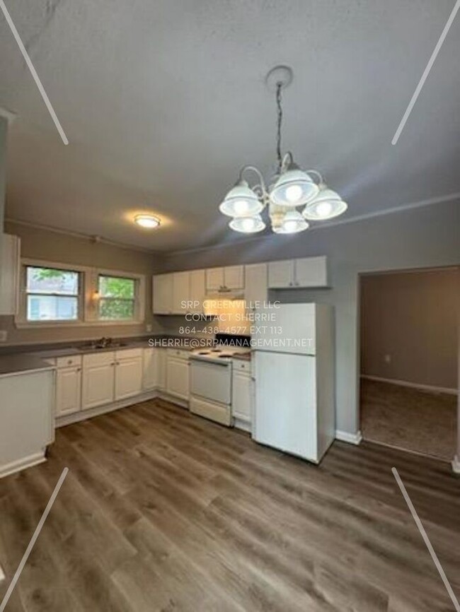 Building Photo - NEWLY RENOVATED HOME!!! 3 BEDROOM 2 BATH H...