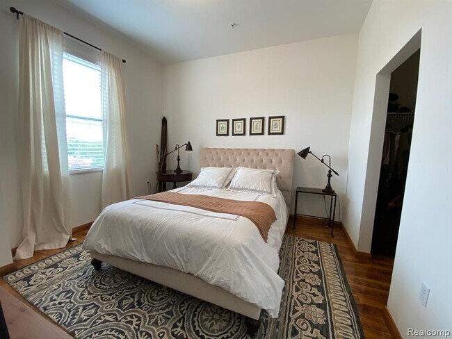 Building Photo - 134 N Leroy St