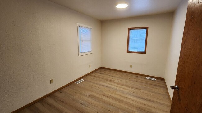 Building Photo - pin00