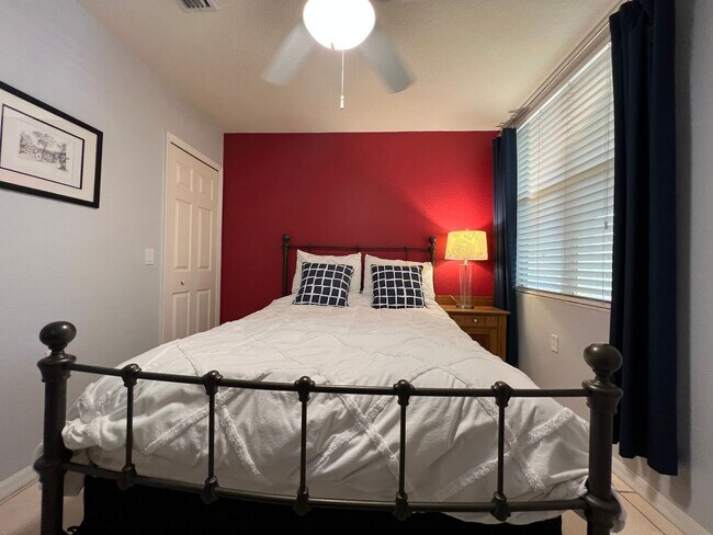 Building Photo - Furnished/Short Term Rental ** Available 9...