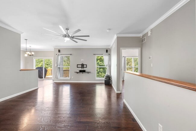 Building Photo - Beautiful 3-Bed, 3-Bath Home in Excellent ...