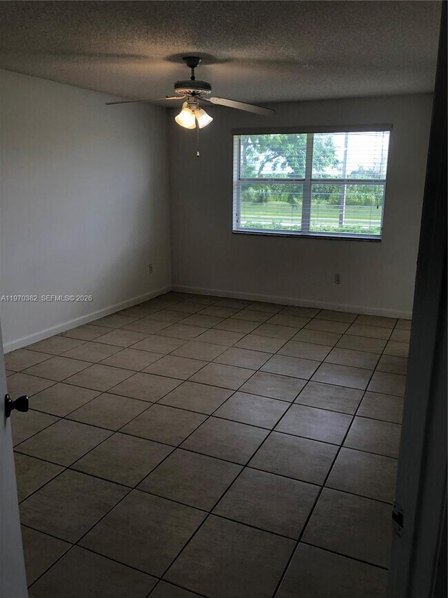 Building Photo - 2268 SE 27th Dr