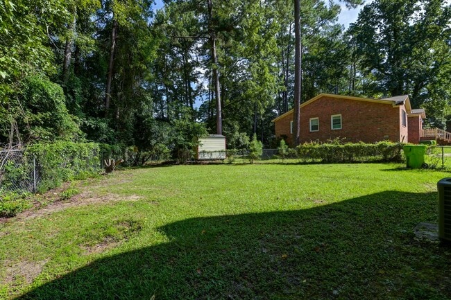 Building Photo - Beautifully Renovated 3-Bedroom Home in Co...