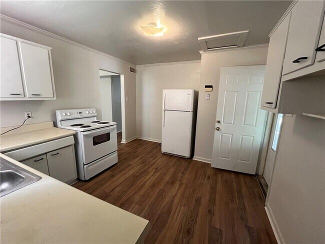 Building Photo - 459 Seabreeze Rd E