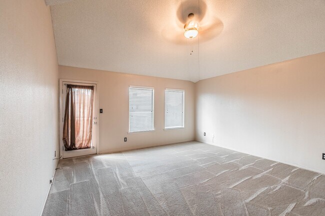 Building Photo - Gorgeous 4 bedroom 2.5 bath home in NorthEast El Paso!!