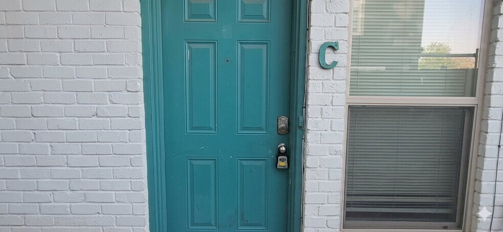 Building Photo - 1907 Hearthstone Dr