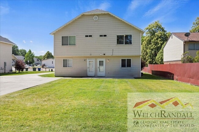 Building Photo - Beautiful 3 Bed 1.5 Bath Townhome in Ogden