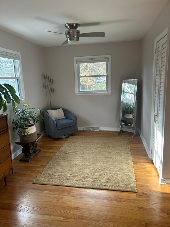 Building Photo - 44 Maple Ave