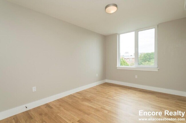 Building Photo - 334 Harvard St