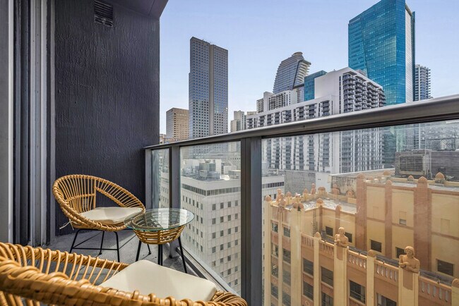 Building Photo - 245 SE 1st St