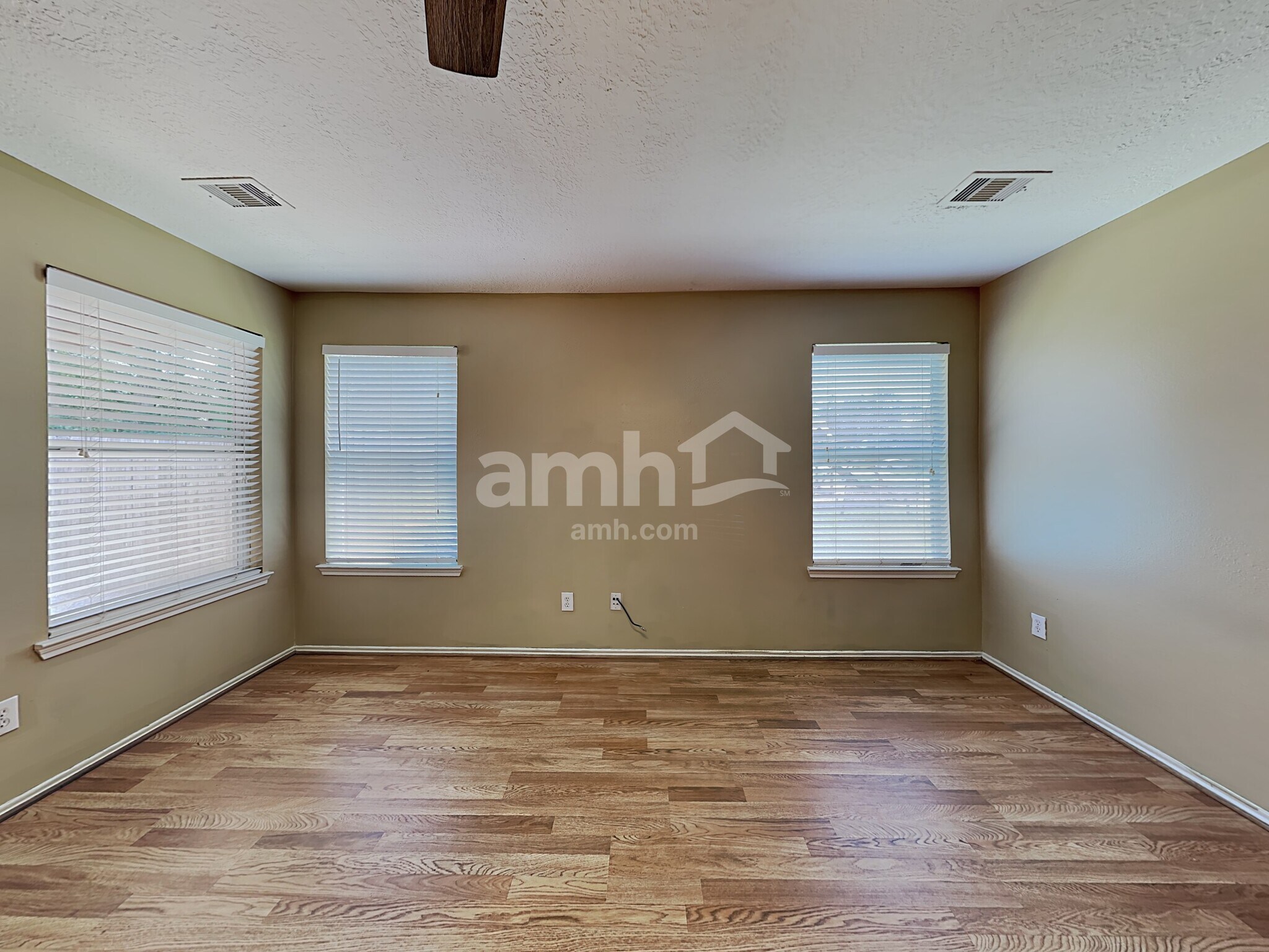 Building Photo - 9726 Gulfstream Dr