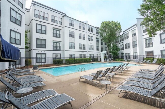Building Photo - 400 Village Pkwy