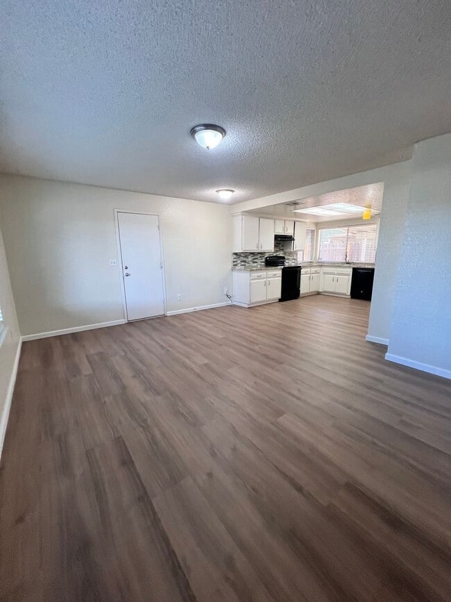 Building Photo - Pretty 3 bedroom 2 bath home in Modesto