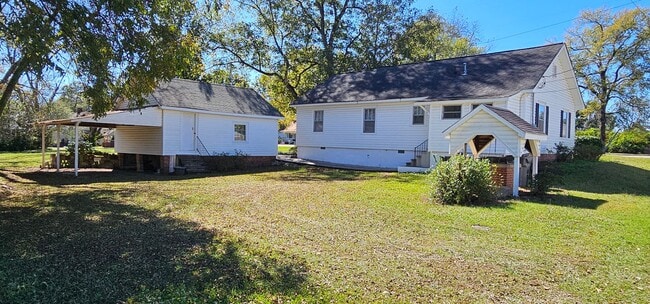 Building Photo - Lovely in Milner