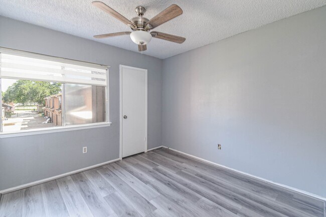 Building Photo - 12663 Wellington Park Dr
