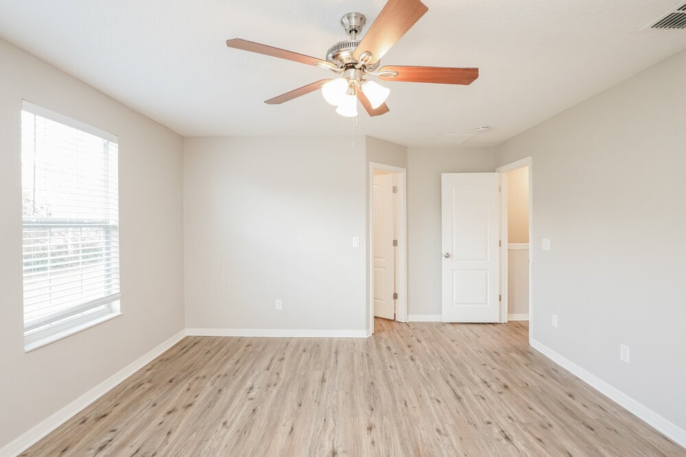 Building Photo - 6842 Little Blue Ln