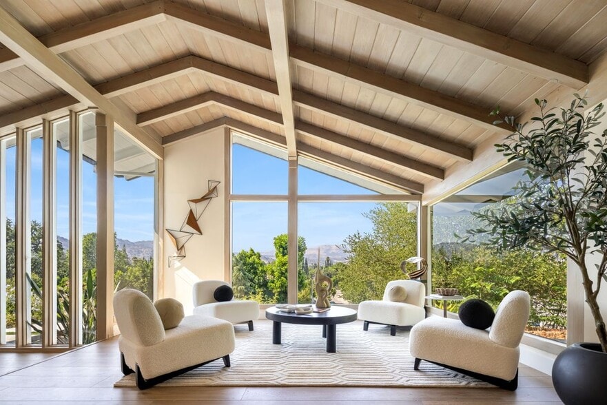 Primary Photo - 9425 Gierson Ave