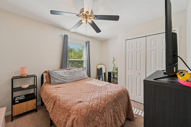 Building Photo - 5920 NW Wolverine Rd