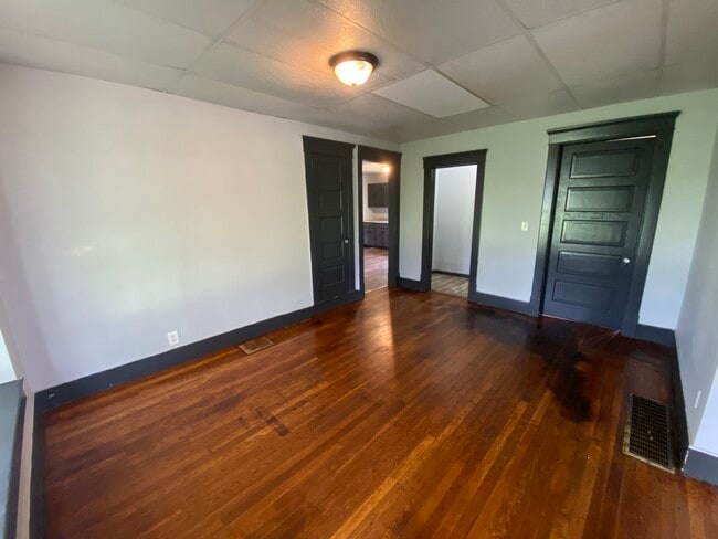 Building Photo - 104 Nicklas Ave