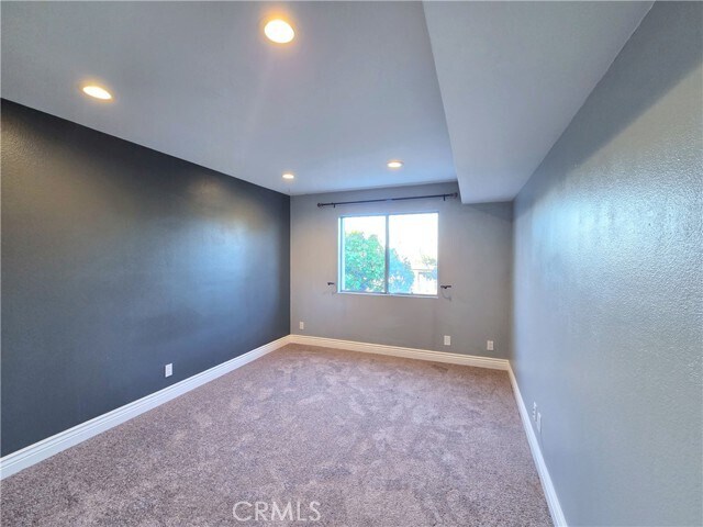 Building Photo - 505 W 5th St