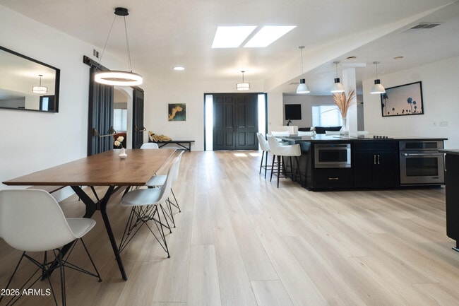 Building Photo - 4451 E Earll Dr