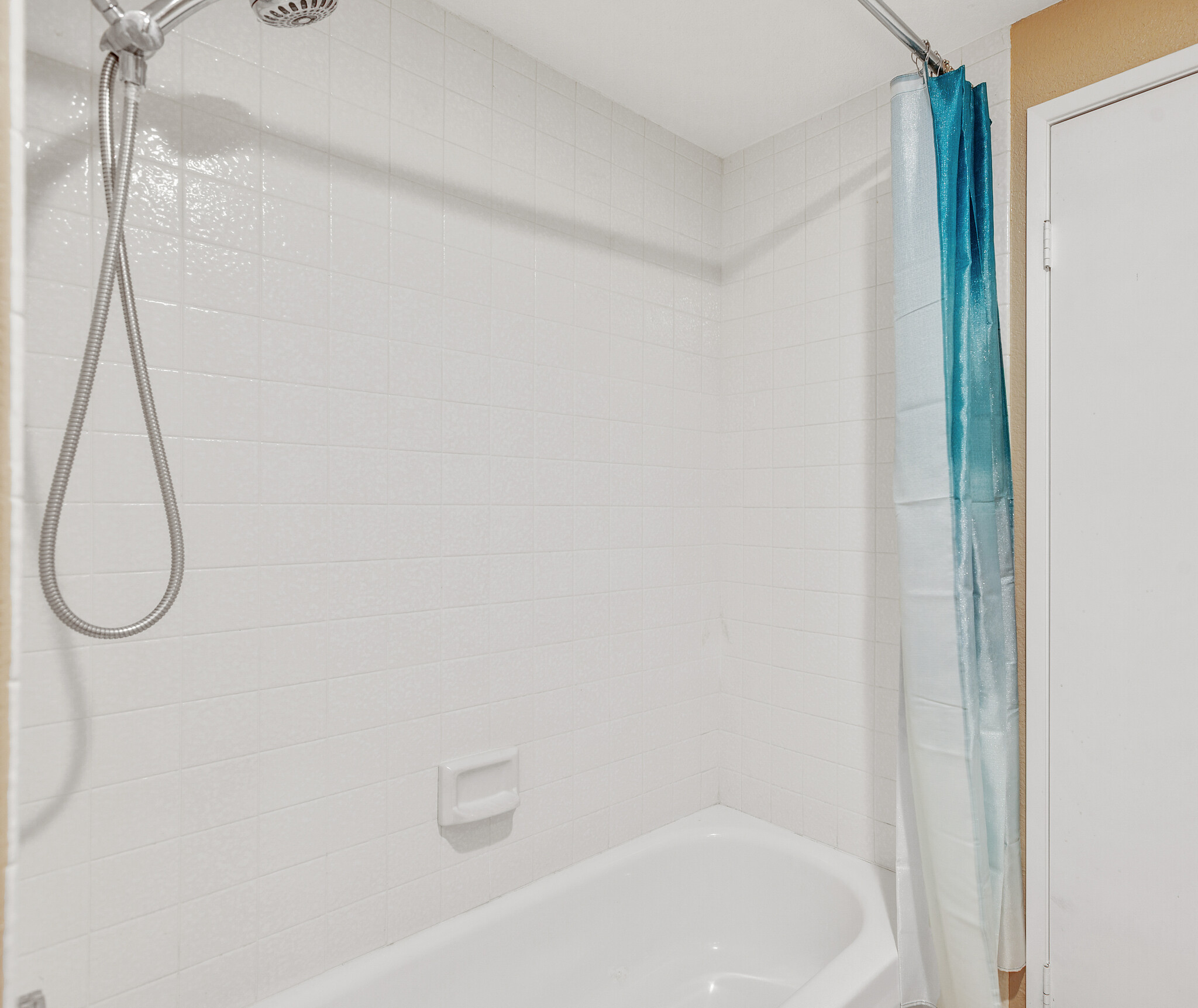 Second bathroom (shower and tub) - 255 S Avenida Caballeros