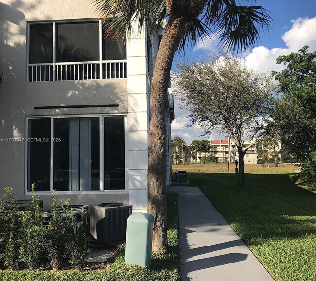 Building Photo - 2841 N Oakland Forest Dr