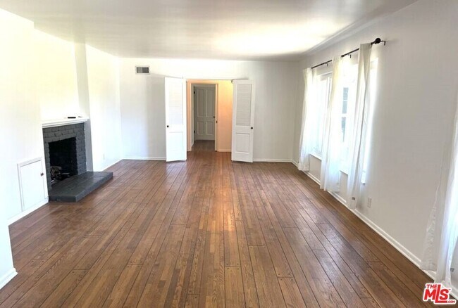Building Photo - 1290 Clubhouse Dr