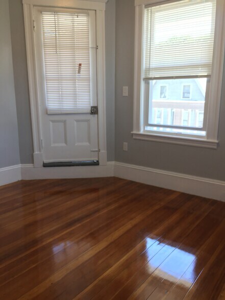 Building Photo - 21 Rill St