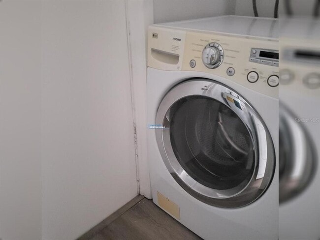 Building Photo - 4486 Yorkshire Ave