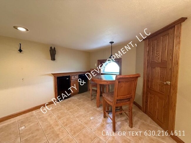 Building Photo - 4120 N Overhill Ave