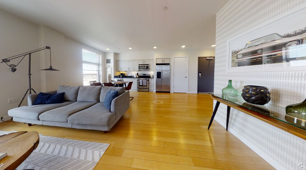 Primary Photo - 599 Albany St