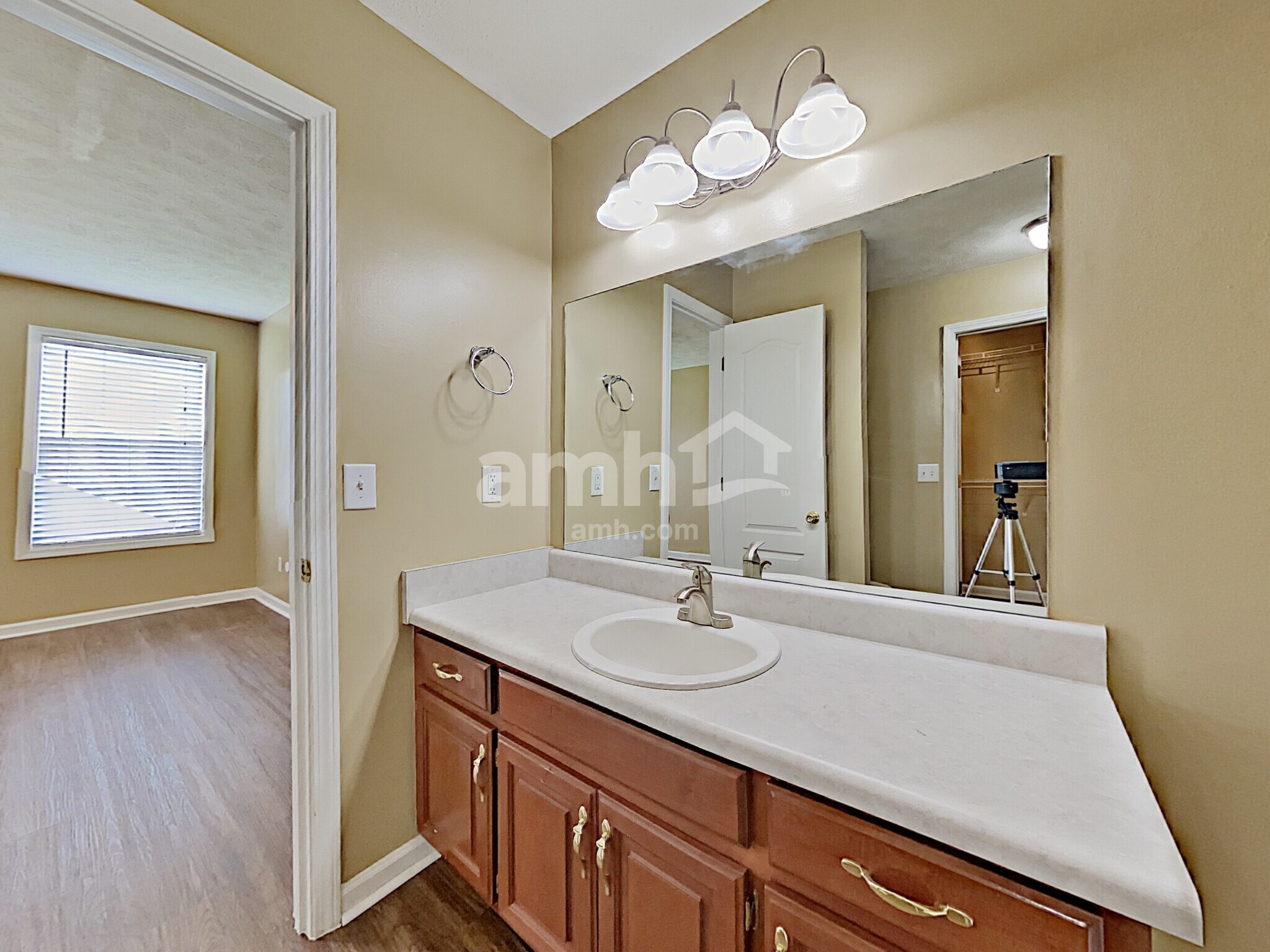 Building Photo - 1103 Bolton Dr