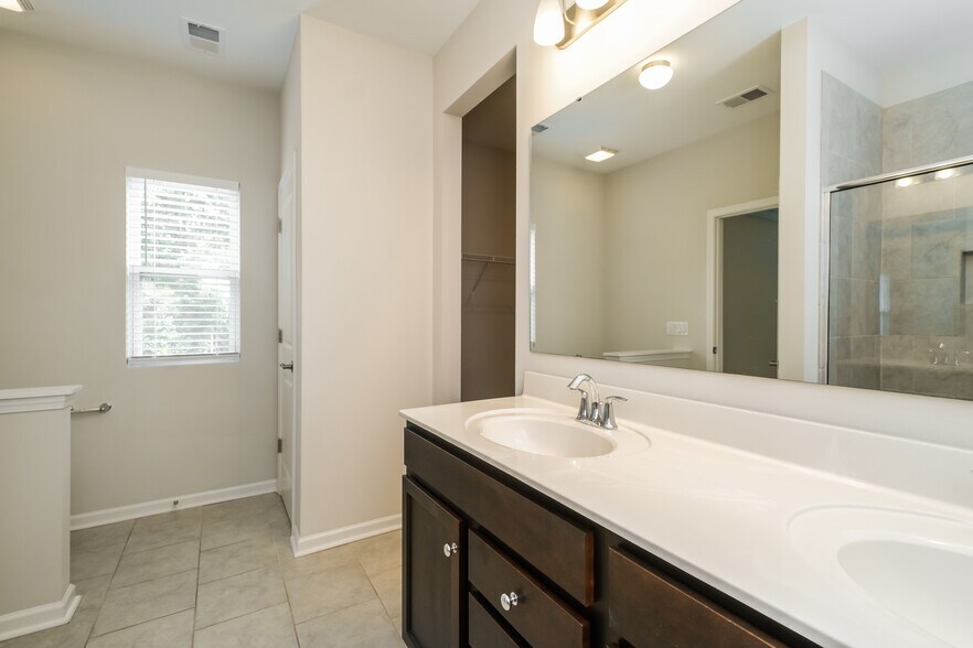 Building Photo - 4877 Wyndcrest Loop