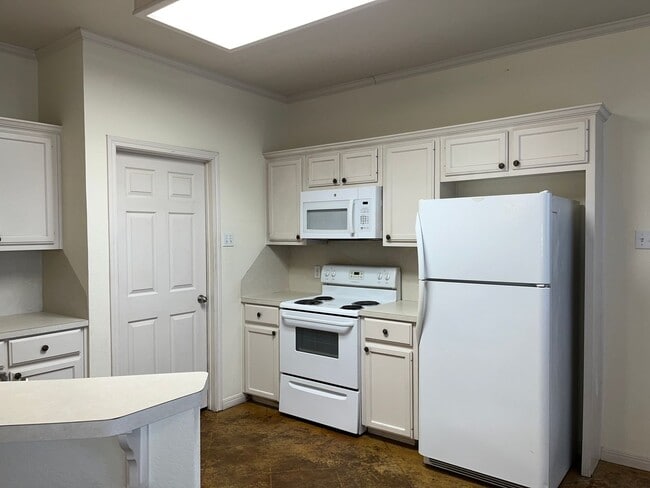 Building Photo - Duplex in Surrey Ridge!