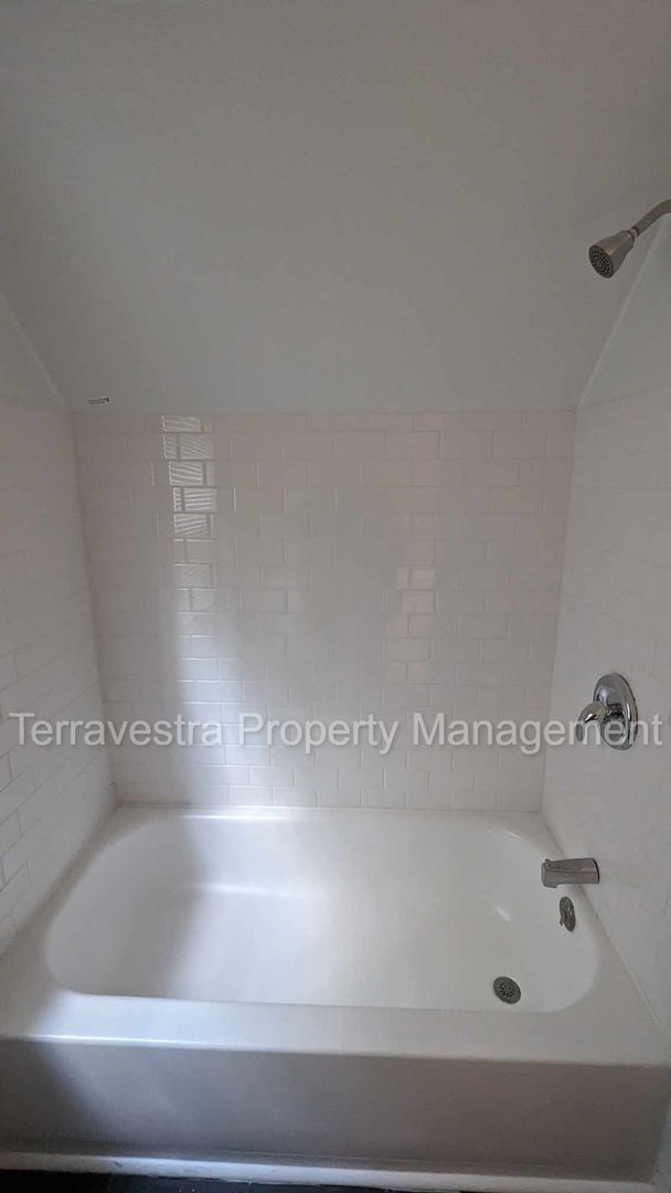 Building Photo - Single Family Upper Deerfield 3 Bed