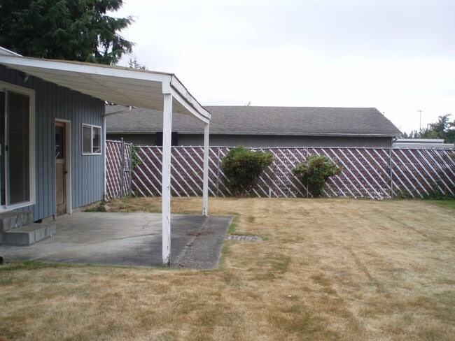 Building Photo - Cute 2 Bed 1 Bath Duplex in Tacoma
