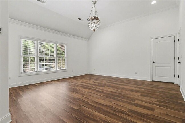 Building Photo - 3950 Spalding Dr