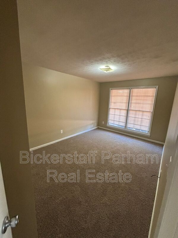 Building Photo - 1247 Kings Mountain Ct