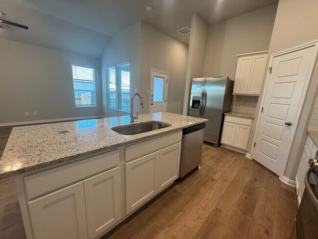 Building Photo - Stunning 4x3 Luxury Duplex in Buda, TX!