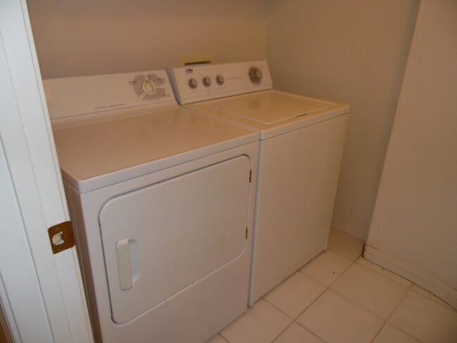 Building Photo - Single Story, 3 bedroom in Peccole Ranch!