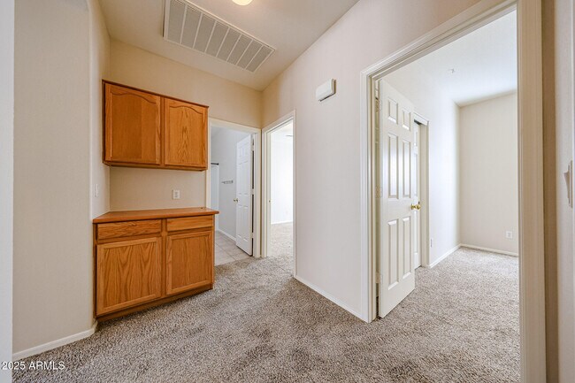 Building Photo - 8442 W Mary Ann Dr